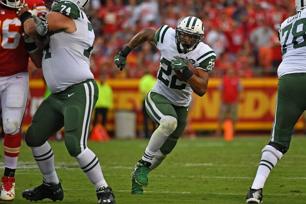 KANSAS CITY, MO - SEPTEMBER 25:  Running back Matt Forte #22 of the New York Jets rushes up field against the Kansas City Chiefs during the second half on September 25, 2016 at Arrowhead Stadium in Kansas City, Missouri.  (Photo by Peter G. Aiken/Getty Images)