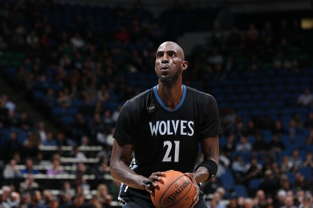 MINNEAPOLIS, MN -  DECEMBER 15:  Kevin Garnett #21 of the Minnesota Timberwolves prepares to shoot a free throw against the Denver Nuggets on December 15, 2015 at Target Center in Minneapolis, Minnesota. NOTE TO USER: User expressly acknowledges and agrees that, by downloading and or using this Photograph, user is consenting to the terms and conditions of the Getty Images License Agreement. Mandatory Copyright Notice: Copyright 2015 NBAE (Photo by David Sherman/NBAE via Getty Images)