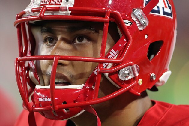 GLENDALE, AZ - SEPTEMBER 03:  Quarterback Anu Solomon #12 of the Arizona Wildcats watches from the sidelines during the first half of the college football game against the Brigham Young Cougars at University of Phoenix Stadium on September 3, 2016 in Glendale, Arizona.  (Photo by Christian Petersen/Getty Images)