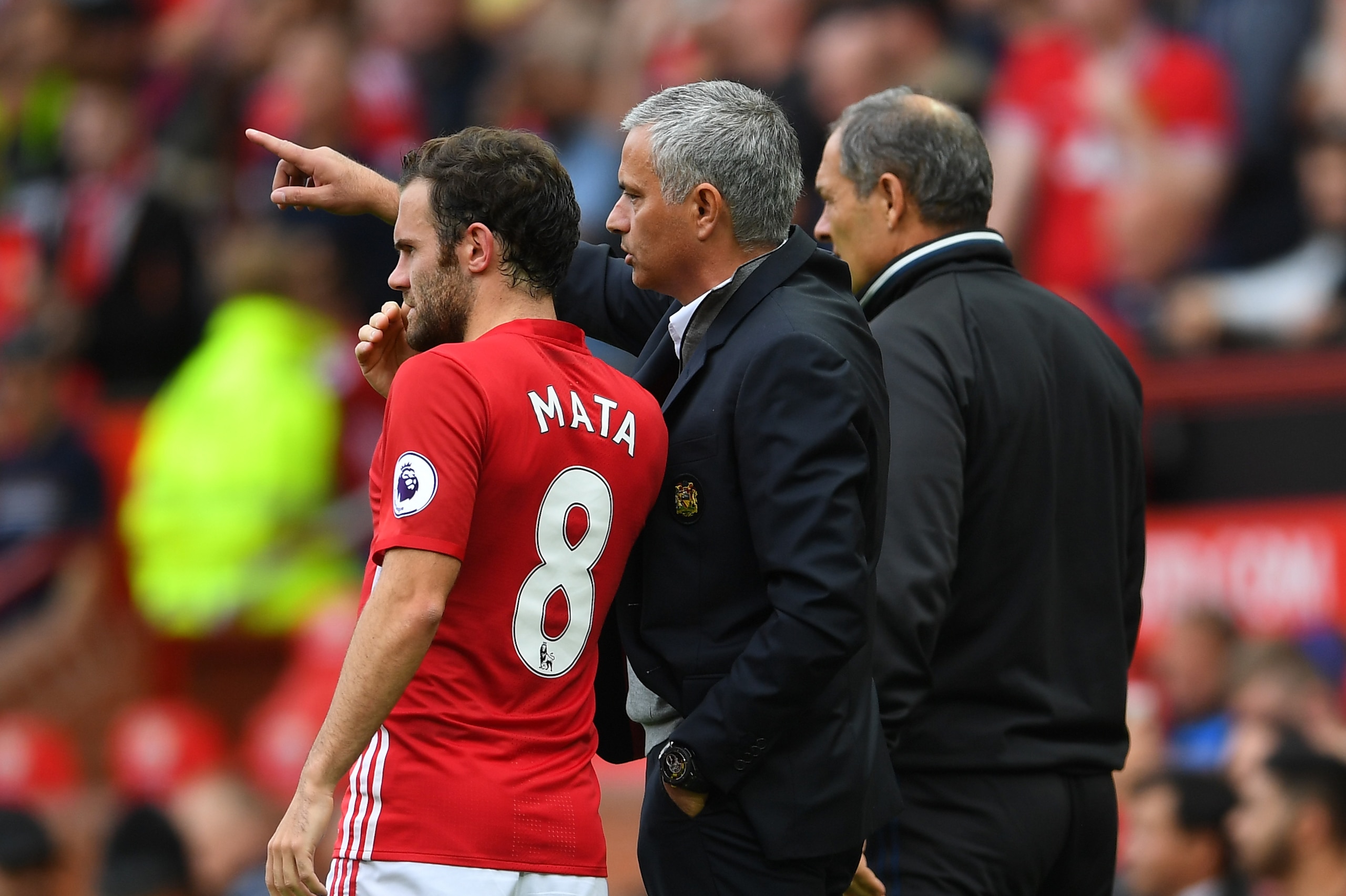 MANCHESTER, ENGLAND - SEPTEMBER 24: Jose Mourinho, Manager of Manchester United gives Juan Mata of Manchester United instructions during the Premier League match between Manchester United and Leicester City at Old Trafford on September 24, 2016 in Manchester, England.  (Photo by Laurence Griffiths/Getty Images)