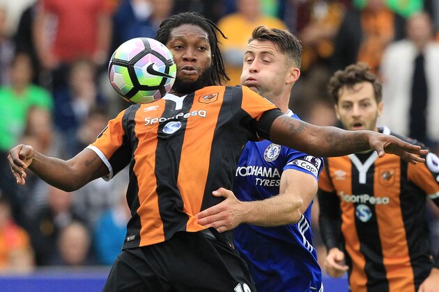 Hull City's Congolese striker Dieumerci Mbokani (L) vies with Chelsea's English defender Gary Cahill during the English Premier League football match between Hull City and Chelsea at the KCOM Stadium in Kingston upon Hull, north east England on October 1, 2016. / AFP / Lindsey PARNABY / RESTRICTED TO EDITORIAL USE. No use with unauthorized audio, video, data, fixture lists, club/league logos or 'live' services. Online in-match use limited to 75 images, no video emulation. No use in betting, games or single club/league/player publications.  /         (Photo credit should read LINDSEY PARNABY/AFP/Getty Images)