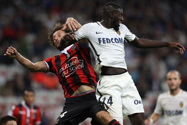 Monaco's French midfielder Tiemoue Bakayoko (R) vies with Nice's French defender Paul Baysse during the French L1 football match between Nice (OGCN) and Monaco (ASM) on September 21, 2016 at Allianz Riviera Stadium in Nice, southeastern France. / AFP / VALERY HACHE        (Photo credit should read VALERY HACHE/AFP/Getty Images)