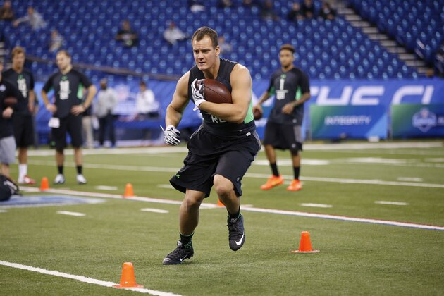 INDIANAPOLIS, IN - FEBRUARY 26: Fullback Glenn Gronkowski of Kansas State in action during the 2016 NFL Scouting Combine at Lucas Oil Stadium on February 26, 2016 in Indianapolis, Indiana. (Photo by Joe Robbins/Getty Images)
