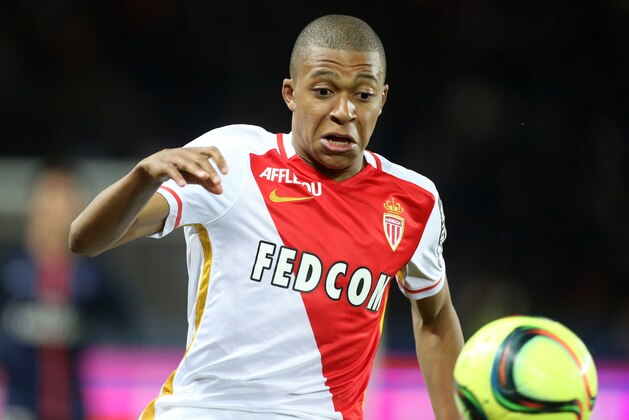 PARIS, FRANCE - MARCH 20: Kylian Mbappe Lottin of Monaco in action during the French Ligue 1 match between Paris Saint-Germain (PSG) and AS Monaco at Parc des Princes stadium on March 20, 2016 in Paris, France. (Photo by Jean Catuffe/Getty Images)