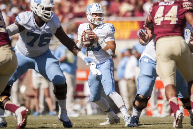 TALLAHASSEE, FL - OCTOBER 01: Mitch Trubisky #10 of the North Carolina Tar Heels looks to pass during the game against the Florida State Seminoles at Doak Campbell Stadium on October 1, 2016 in Tallahassee, Florida. (Photo by Jeff Gammons/Getty Images)