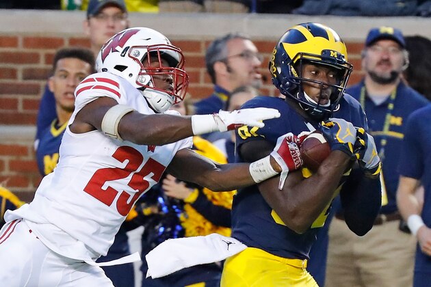 ANN ARBOR, MI - OCTOBER 01: Amara Darboh #82 of the Michigan Wolverines scores on a fourth quarter touchdown pass as cornerback Derrick Tindal #25 of the Wisconsin Badgers defends during the game at Michigan Stadium on October 1, 2016 in Ann Arbor, Michigan. Michigan defeated Wisconsin 14-7. (Photo by Leon Halip/Getty Images)
