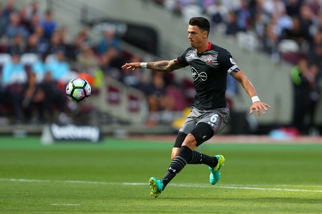 STRATFORD, ENGLAND - SEPTEMBER 25: Jose Fonte of Southampton during the Premier League match between West Ham United and Southampton at London Stadium on September 25, 2016 in Stratford, England. (Photo by Catherine Ivill - AMA/Getty Images)
