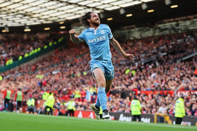 MANCHESTER, ENGLAND - OCTOBER 02: Joe Allen of Stoke City celebrates scoring his sides first goal during the Premier League match between Manchester United and Stoke City at Old Trafford on October 2, 2016 in Manchester, England.  (Photo by Richard Heathcote/Getty Images)