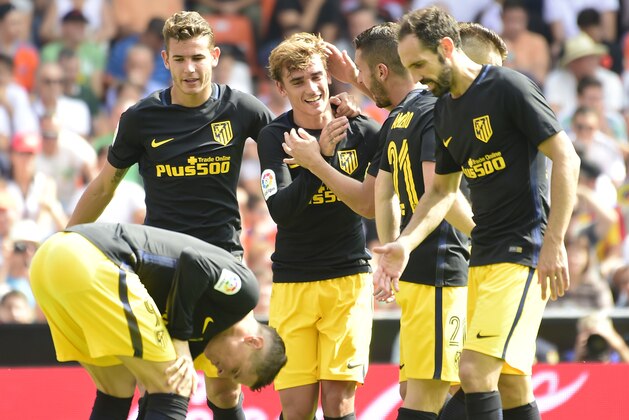 Atletico Madrid's French forward Antoine Griezmann (2nd L) celebrates a goal with teammates during the Spanish league football match Valencia FC vs Club Atletico de Madrid at Mestalla stadium in Valencia on October 2, 2016 / AFP / JOSE JORDAN        (Photo credit should read JOSE JORDAN/AFP/Getty Images)