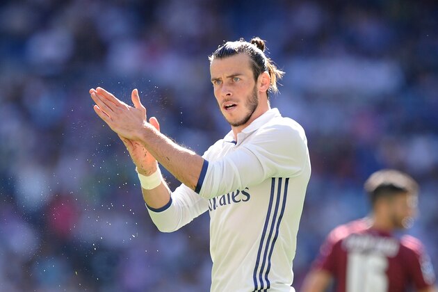 MADRID, SPAIN - OCTOBER 02:  Gareth Bale of Real Madrid reacts during the La Liga Match between Real Madrid CF and SD Eibar at estadio Santiago Bernabeu on October 2, 2016 in Madrid, Spain.  (Photo by Denis Doyle/Getty Images)