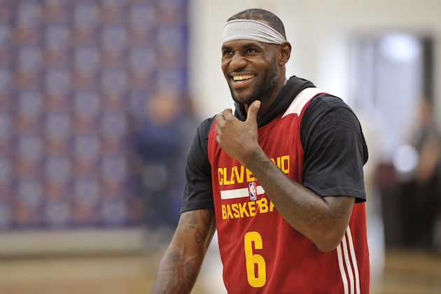 INDEPENDENCE, OH - SEPTEMBER 28:  LeBron James #23 of the Cleveland Cavaliers smiles and laughs during a practice at The Cleveland Clinic Courts on September 28, 2016 in Independence, Ohio. NOTE TO USER: User expressly acknowledges and agrees that, by downloading and/or using this Photograph, user is consenting to the terms and conditions of the Getty Images License Agreement. Mandatory Copyright Notice: Copyright 2016 NBAE (Photo by David Liam Kyle/NBAE via Getty Images)