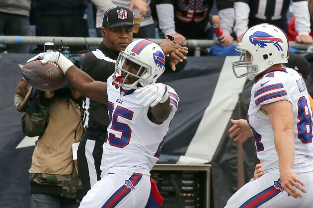 FOXBORO, MA - OCTOBER 02: LeSean McCoy #25 of the Buffalo Bills scores a touchdown in the first half against the New England Patriots at Gillette Stadium on October 2, 2016 in Foxboro, Massachusetts. He was involved with an altercation with Robert Blanton #26 of the Buffalo Bills before the start of their game. (Photo by Jim Rogash/Getty Images)