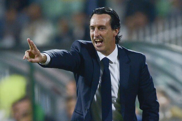 Paris Saint-Germain's Spanish head Coach Unai Emery gestures during the UEFA Champions League Group A football match between Ludogorets Razgrad and Paris Saint-Germain (PSG) at Vasil Levski National Stadium in Sofia on September 28, 2016. / AFP / NIKOLAY DOYCHINOV (Photo credit should read NIKOLAY DOYCHINOV/AFP/Getty Images) Paris Saint-Germain's Spanish head Coach Unai Emery gestures during the UEFA Champions League Group A football match between Ludogorets Razgrad and Paris Saint-Germain (PSG) at Vasil Levski National Stadium in Sofia on September 28, 2016. / AFP / NIKOLAY DOYCHINOV (Photo credit should read NIKOLAY DOYCHINOV/AFP/Getty Images)