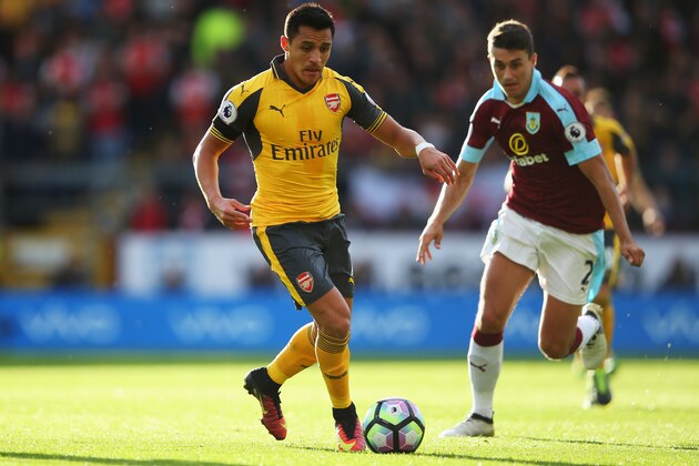 BURNLEY, ENGLAND - OCTOBER 02: Alexis Sanchez of Arsenal in action during the Premier League match between Burnley and Arsenal at Turf Moor on October 2, 2016 in Burnley, England.  (Photo by Alex Livesey/Getty Images)