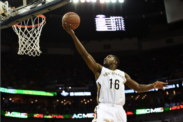 NEW ORLEANS, LA - APRIL 09:  Toney Douglas #16 of the New Orleans Pelicans drives to the basket during the second half of a game against the Phoenix Suns at Smoothie King Center on April 9, 2016 in New Orleans, Louisiana. NOTE TO USER: User expressly acknowledges and agrees that, by downloading and or using this photograph, User is consenting to the terms and conditions of the Getty Images License Agreement.  (Photo by Stacy Revere/Getty Images)