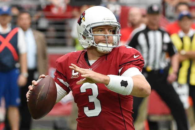 GLENDALE, AZ - SEPTEMBER 18:  Quarterback Carson Palmer #3 of the Arizona Cardinals throws a pass during the first half of the NFL game against the Tampa Bay Buccaneers at University of Phoenix Stadium on September 18, 2016 in Glendale, Arizona. The Arizona Cardinals won 40-7. (Photo by Norm Hall/Getty Images)