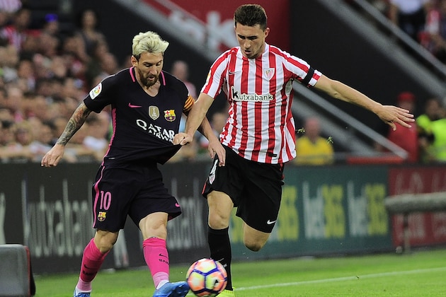 Barcelona's Argentinian forward Lionel Messi (L) vies with Athletic Bilbao's French defender Aymeric Laporte during the Spanish league football match Athletic Club Bilbao vs FC Barcelona at the San Mames stadium in Bilbao on August 28, 2016. / AFP / ANDER GILLENEA        (Photo credit should read ANDER GILLENEA/AFP/Getty Images)