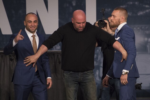 NEW YORK, NY - SEPTEMBER 27:  (L-R) UFC lightweight champion Eddie Alvarez and UFC featherweight champion Conor McGregor face off for the media and fans during the UFC 205 press event at Madison Square Garden on September 27, 2016 in New York City. (Photo by Jeff Bottari/Zuffa LLC/Zuffa LLC via Getty Images)
