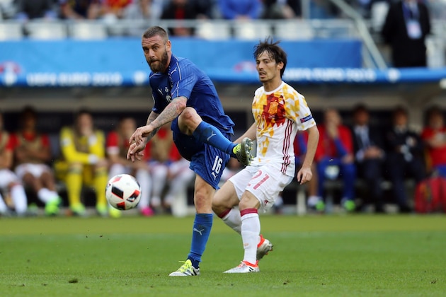 (l-r) Daniele De Rossi of Italy, David Silva of Spain during the UEFA Euro 2016 round of 16 match between Italy and Spain on June 27, 2016 at the Stade de France in Paris, France.(Photo by VI Images via Getty Images)