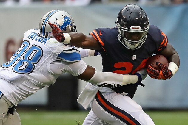 CHICAGO, IL - OCTOBER 02: Jordan Howard #24 of the Chicago Bears tries to break away from Devin Taylor #98 of the Detroit Lions at Soldier Field on October 2, 2016 in Chicago, Illinois.  (Photo by Jonathan Daniel/Getty Images)
