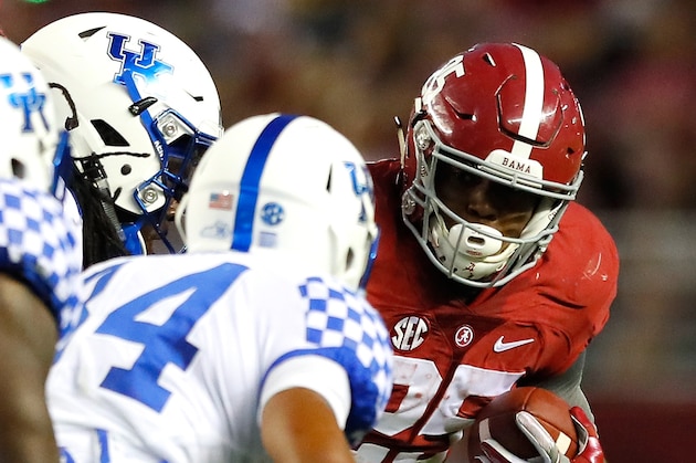 TUSCALOOSA, AL - OCTOBER 01:  Joshua Jacobs #25 of the Alabama Crimson Tide rushes against the Kentucky Wildcats at Bryant-Denny Stadium on October 1, 2016 in Tuscaloosa, Alabama.  (Photo by Kevin C. Cox/Getty Images)