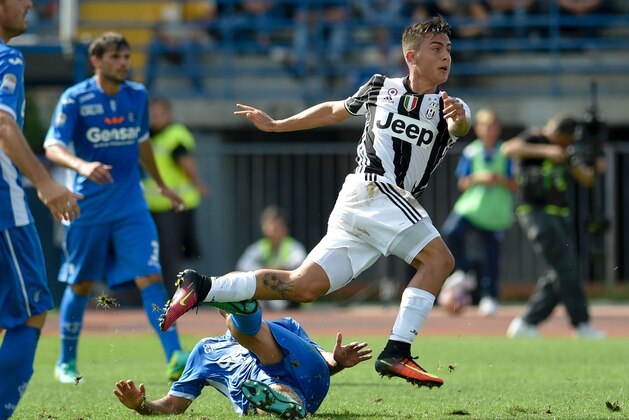 Juventus' forward from Argentina Paulo Dybala scores during the Italian Serie A football match Empoli vs Juventus, on October 2, 2016 at Empoli's 'Carlo Castellani' comunal stadium. / AFP / ANDREAS SOLARO        (Photo credit should read ANDREAS SOLARO/AFP/Getty Images)