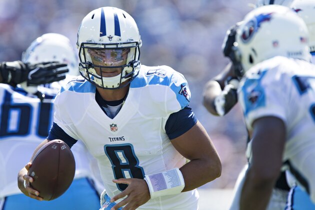 NASHVILLE, TN - SEPTEMBER 25:  Marcus Mariota #8 of the Tennessee Titans drops back to make a hand off during a game against the Oakland Raiders at Nissan Stadium on September 25, 2016 in Nashville, Tennessee.  (Photo by Wesley Hitt/Getty Images)