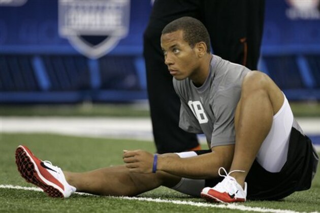 Quarterback Chris Leak of Florida stretches during workouts at the NFL Combine in Indianapolis, Sunday, Feb. 25, 2007.  (AP Photo/Michael Conroy)