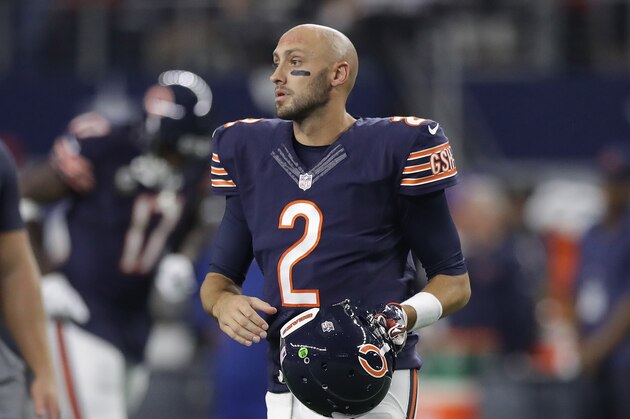 ARLINGTON, TX - SEPTEMBER 25:  Brian Hoyer #2 of the Chicago Bears at AT&T Stadium on September 25, 2016 in Arlington, Texas.  (Photo by Ronald Martinez/Getty Images)