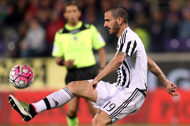 FLORENCE, ITALY - APRIL 24: Leonardo Bonucci of Juventus FC in action during the Serie A match between ACF Fiorentina and Juventus FC at Stadio Artemio Franchi on April 24, 2016 in Florence, Italy.  (Photo by Gabriele Maltinti/Getty Images)