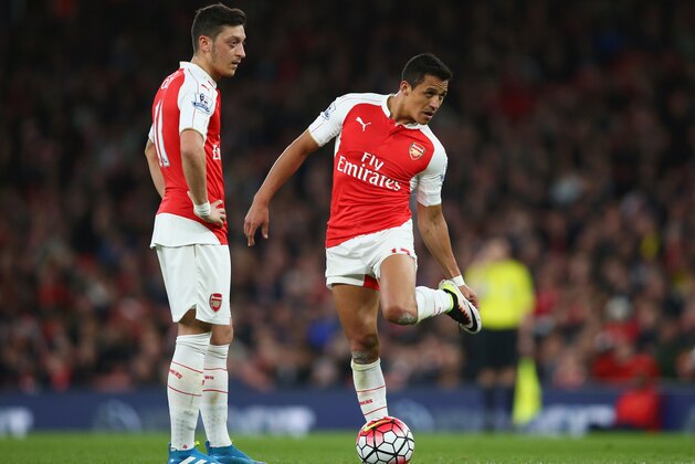 LONDON, ENGLAND - APRIL 21:  Mesut Ozil and Alexis Sanchez of Arsenal prepare to kick off during the Barclays Premier League match between Arsenal and West Bromwich Albion at the Emirates Stadium on April 21, 2016 in London, England.  (Photo by Paul Gilham/Getty Images)