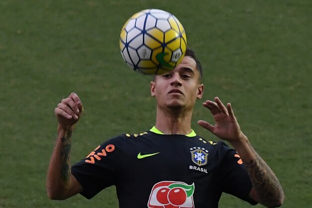 Brazil's football team player Philippe Coutinho takes part in a training session at the Arena Dunas stadium in Natal, Brazil on October 5, 2016. 
Brazil will face Bolivia in a FIFA World Cup Russia 2018 qualifier match on October 6.      / AFP / VANDERLEI ALMEIDA        (Photo credit should read VANDERLEI ALMEIDA/AFP/Getty Images)