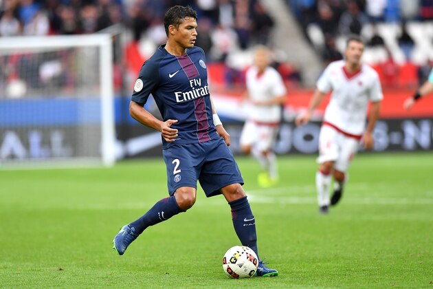 PARIS, FRANCE - OCTOBER 01:  Thiago Silva of Paris Saint-Germain passes the ball during the Ligue 1 match between Paris Saint-Germain and FC Girondins de Bordeaux at Parc des Princes on October 1, 2016 in Paris, France.  (Photo by Aurelien Meunier/Getty Images)