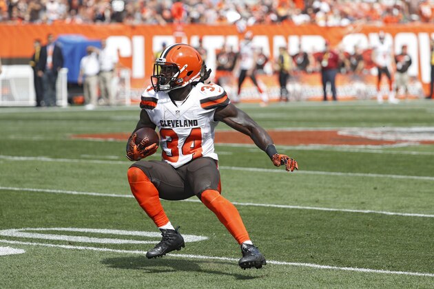 CLEVELAND, OH - SEPTEMBER 18: Isaiah Crowell #34 of the Cleveland Browns runs with the ball against the Baltimore Ravens during the game at FirstEnergy Stadium on September 18, 2016 in Cleveland, Ohio. The Ravens defeated the Browns 25-20. (Photo by Joe Robbins/Getty Images)