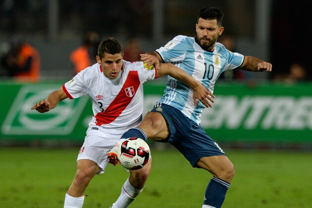 Argentina's Sergio Aguero (R) and Peru's Aldo Corzo vie for the ball during their Russia 2018 World Cup qualifier football match in Lima, on October 6, 2016. / AFP / Ernesto BENAVIDES        (Photo credit should read ERNESTO BENAVIDES/AFP/Getty Images)