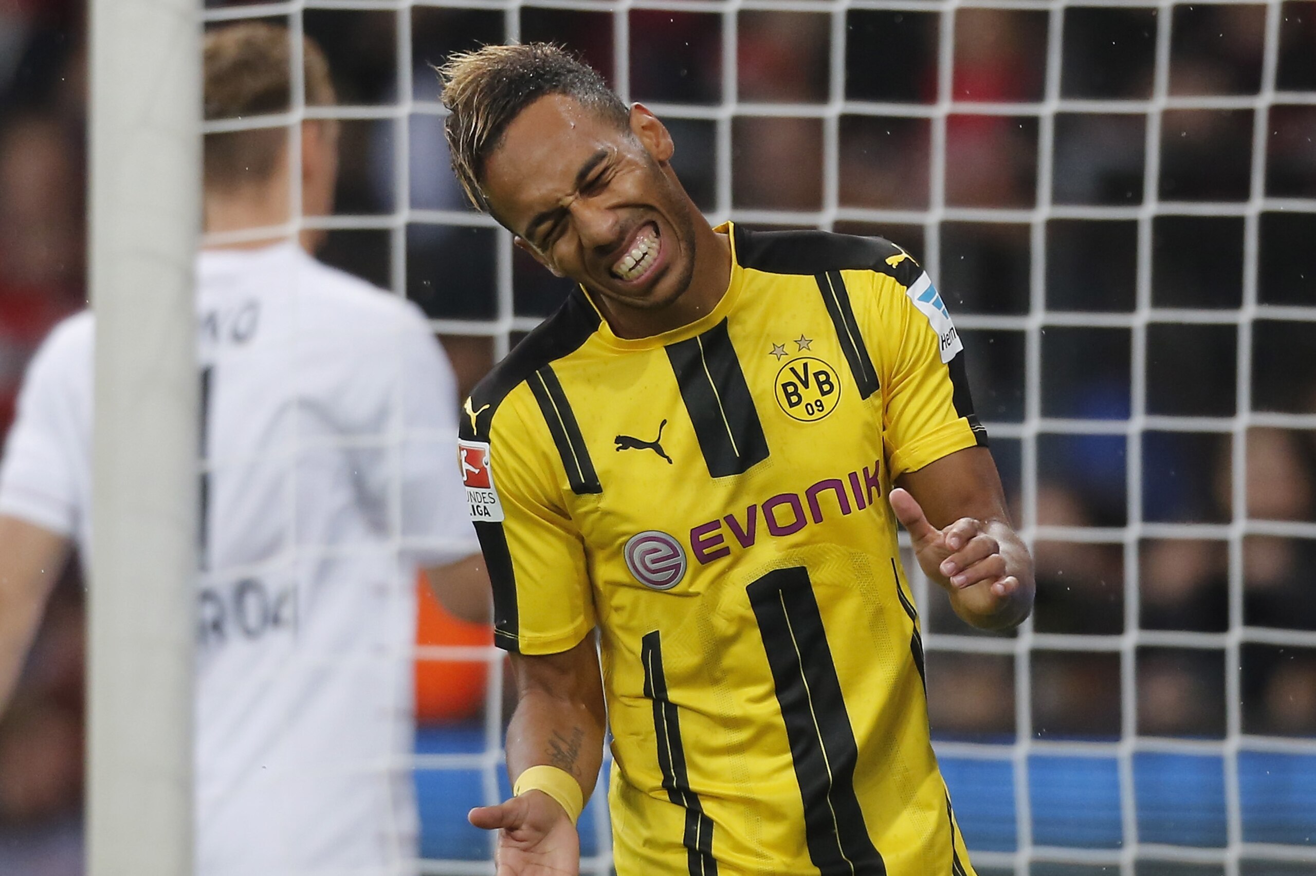 Leverkusen, Germany 01.10.2016, 1. Bundesliga 6. Spieltag, Bayer 04 Leverkusen - Borussia Dortmund, Pierre-Emerick Aubameyang (Dortmund) nach verpasster Torchance.    (Photo by TF-Images/Getty Images)