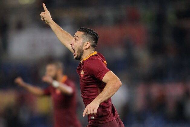ROME, ITALY - OCTOBER 02:  Kostas Manolas of AS Roma celebrates after scoring the team's second goal during the Serie A match between AS Roma and FC Internazionale at Stadio Olimpico on October 2, 2016 in Rome, Italy.  (Photo by Paolo Bruno/Getty Images )