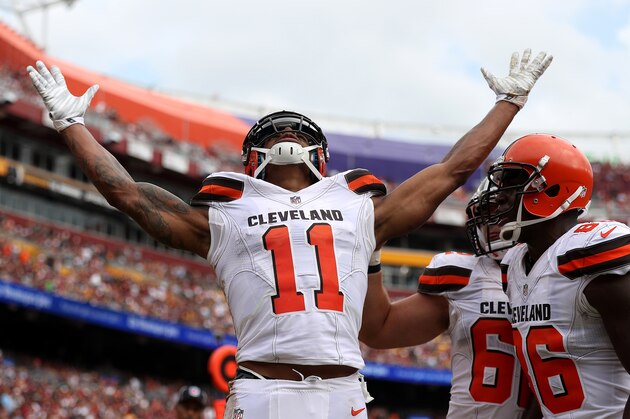 LANDOVER, MD - OCTOBER 2: Wide receiver Terrelle Pryor #11 of the Cleveland Browns celebrates with teammate tight end Randall Telfer #86 after scoring a second quarter touchdown against the Washington Redskins at FedExField on October 2, 2016 in Landover, Maryland. (Photo by Patrick Smith/Getty Images)