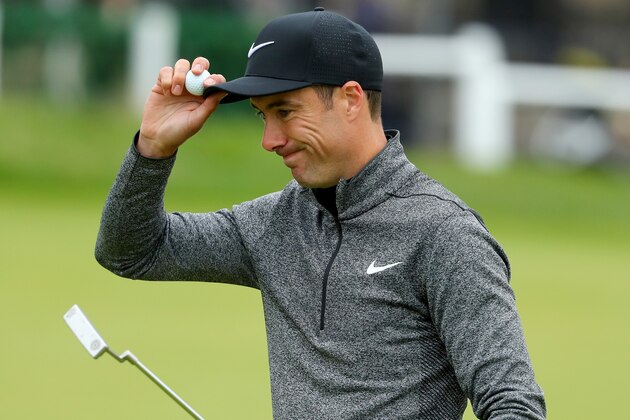 ST ANDREWS, SCOTLAND - OCTOBER 07:  Ross Fisher of England acknowledges the crowd on the 18th greenafter finishing his round during the second round of the Alfred Dunhill Links Championship at The Old Course on October 7, 2016 in St Andrews, Scotland.  (Photo by Richard Heathcote/Getty Images)