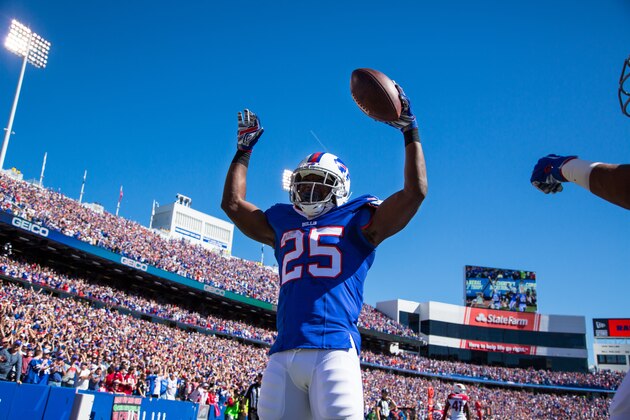 ORCHARD PARK, NY - SEPTEMBER 25:  LeSean McCoy #25 of the Buffalo Bills celebrates a touchdown run during the first half against the Arizona Cardinals on September 25, 2016 at New Era Field in Orchard Park, New York. Buffalo defeats Arizona 33-18.  (Photo by Brett Carlsen/Getty Images)