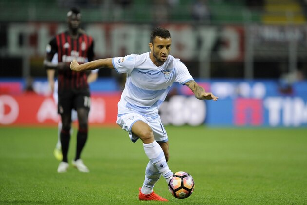 MILAN, MILANO - SEPTEMBER 20:  Felipe Anderson of SS Lazio in action during the Serie A match between AC Milan and SS Lazio at Stadio Giuseppe Meazza on September 20, 2016 in Milan, Italy.  (Photo by Marco Rosi /Getty Images)