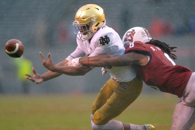 RALEIGH, NC - OCTOBER 08:  Dravious Wright #8 of the North Carolina State Wolfpack breaks up a pass intended for Kevin Stepherson #29 of the Notre Dame Fighting Irish during the game at Carter Finley Stadium on October 8, 2016 in Raleigh, North Carolina. North Carolina State won 10-3.  (Photo by Grant Halverson/Getty Images)