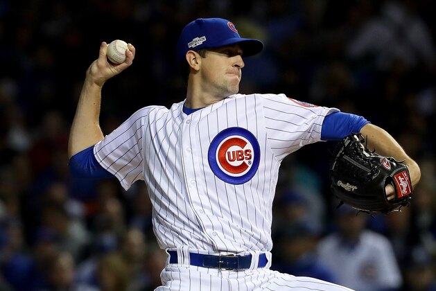CHICAGO, ILLINOIS - OCTOBER 08:  Kyle Hendricks #28 of the Chicago Cubs pitches in the first inning against the San Francisco Giants at Wrigley Field on October 8, 2016 in Chicago, Illinois. (Photo by Jonathan Daniel/Getty Images)