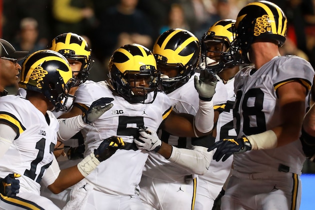 PISCATAWAY, NJ - OCTOBER 08:  Jabrill Peppers #5 of the Michigan Wolverines celebrates with teammates after scoring a touchdown in the first half against the Rutgers Scarlet Knights at High Point Solutions Stadium on October 8, 2016 in Piscataway, New Jersey.  (Photo by Michael Reaves/Getty Images)