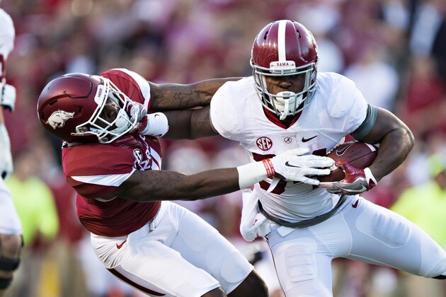 FAYETTEVILLE, AR - OCTOBER 8:  Damian Harris #34 of the Alabama Crimson Tide runs for a touchdown and stiff arms Ryan Pulley #11 of the Arkansas Razorbacks at Razorback Stadium on October 8, 2016 in Fayetteville, Arkansas.  (Photo by Wesley Hitt/Getty Images)