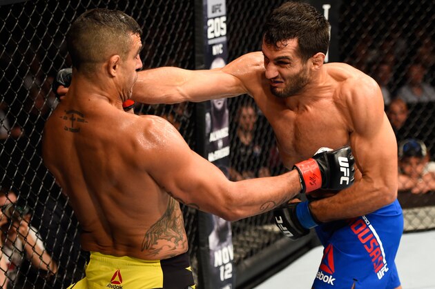 MANCHESTER, ENGLAND - OCTOBER 08:  (R-L) Gegard Mousasi of The Netherlands punches Vitor Belfort of Brazil in their middleweight bout during the UFC 204 Fight Night at the Manchester Evening News Arena on October 8, 2016 in Manchester, England. (Photo by Josh Hedges/Zuffa LLC/Zuffa LLC via Getty Images)