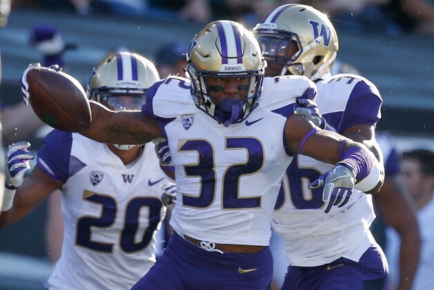 EUGENE, OR - OCTOBER 08:  Defensive back Budda Baker #32 of the Washington Huskies celebrates after intercepting a pass against the Oregon Ducks on October 8, 2016 at Autzen Stadium in Eugene, Oregon.  (Photo by Otto Greule Jr/Getty Images)