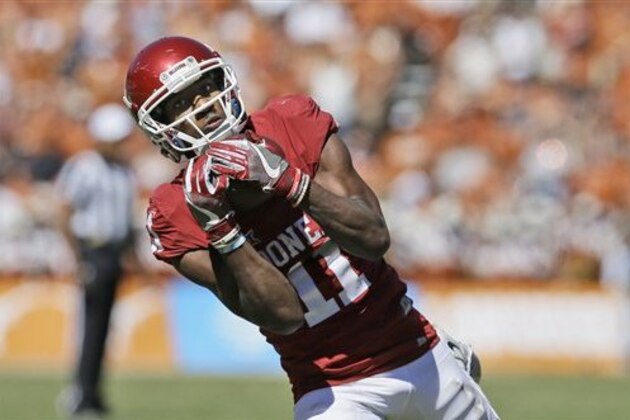 Oklahoma wide receiver Dede Westbrook (11) pulls in a touchdown pass during the second half of an NCAA college football game against Texas in Dallas Saturday, Oct. 8, 2016. (AP Photo/LM Otero)