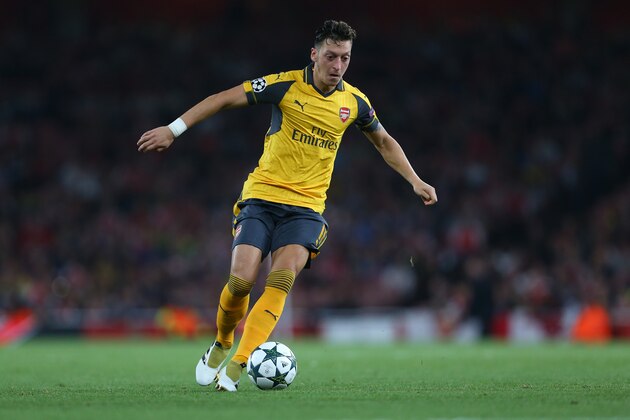 LONDON, ENGLAND - SEPTEMBER 28: Mesut Ozil of Arsenal during the UEFA Champions League match between Arsenal FC and FC Basel 1893 at Emirates Stadium on September 28, 2016 in London, England. (Photo by Catherine Ivill - AMA/Getty Images)