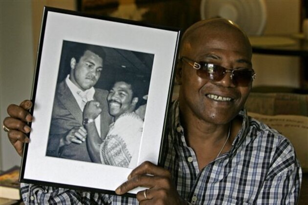 Aaron Pryor holds a prized photo of himself with Muhammad Ali from his days as a junior welterweight world boxing champion in the 1980's, Thursday, July 24, 2008, in his home in Cincinnati. Pryor says he has one regret, that he never boxed in the Olympics. (AP Photo/Al Behrman)